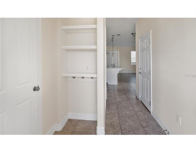 Building Photo - 2541 Rapollo Dr