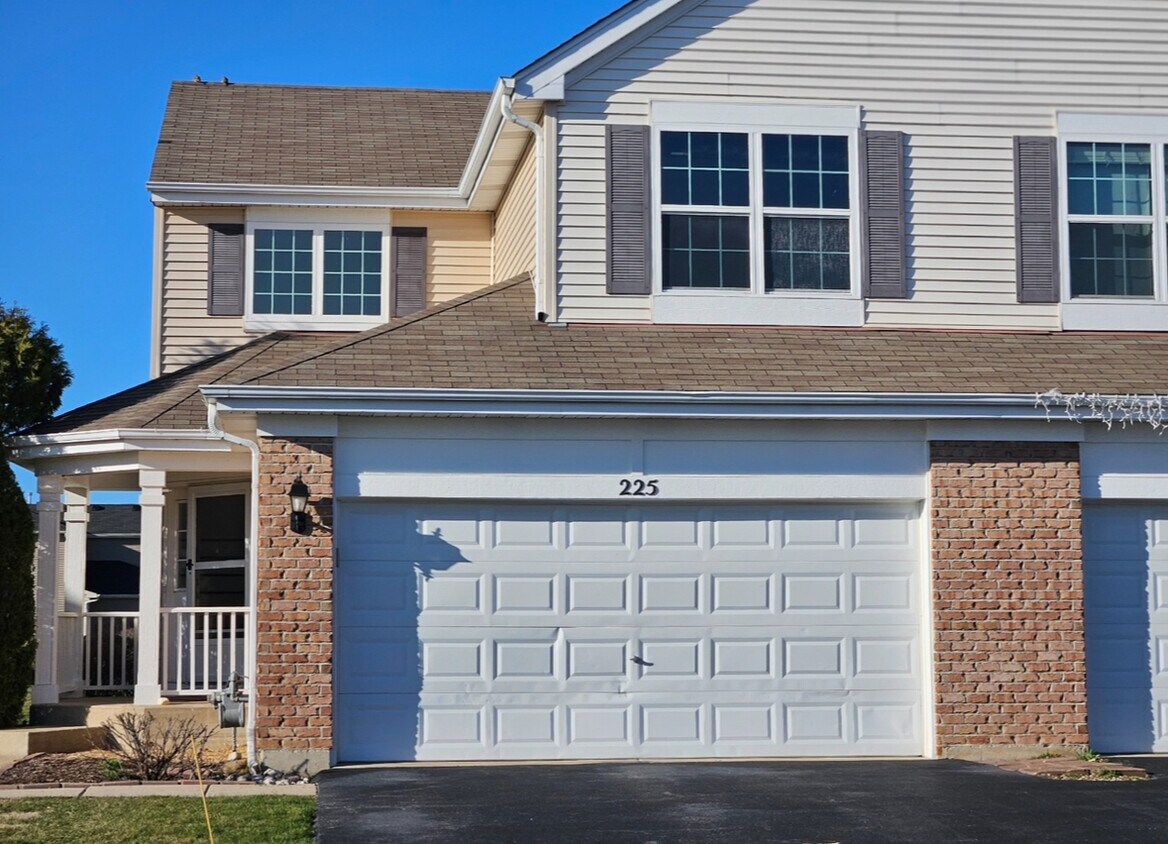 225 Macintosh Ave, Woodstock, IL 60098 Townhome Rentals in Woodstock