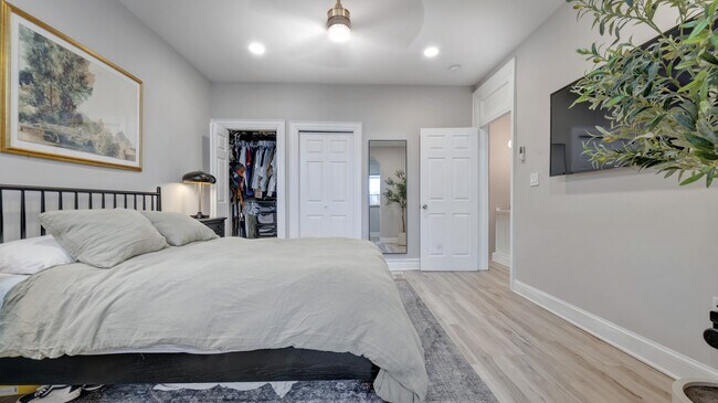 Building Photo - 1347 Parkwood Pl NW