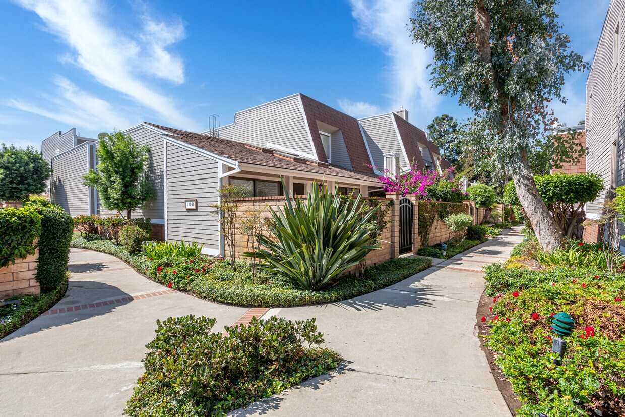 13066 Maxella Ave, Marina Del Rey, CA 90292 Townhome Rentals in