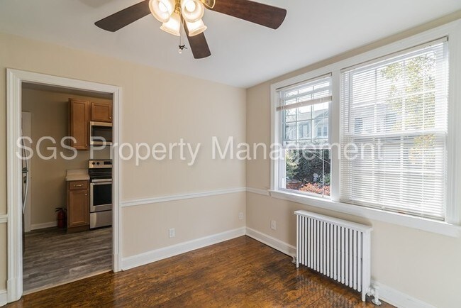Building Photo - Spacious, 3 Level Rowhouse in Del Ray
