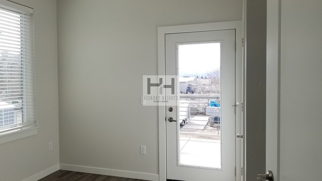 Building Photo - 209 Hickory St