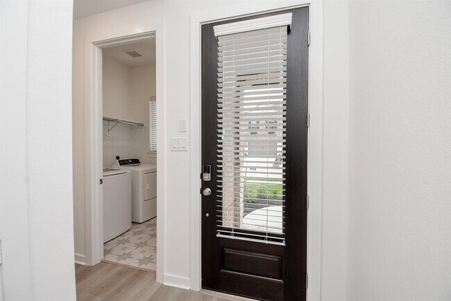 Foto del edificio - 6507 Bramble Cv Ln