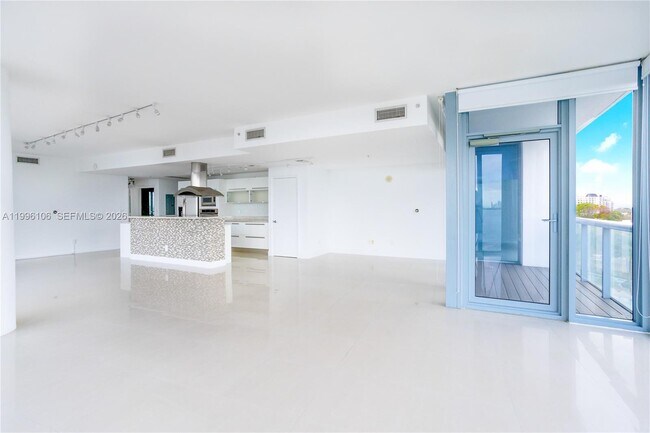 Foto del edificio - 601 NE 36th St