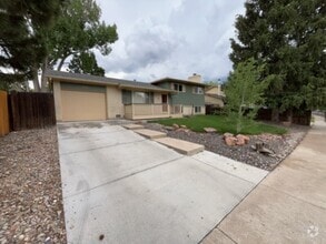 Building Photo - 4715 La Cresta Dr