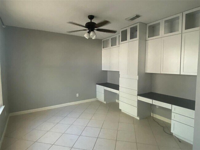 Building Photo - 264 Plum Cir