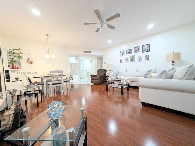 Foto del edificio - 4801 NW 22nd Ct