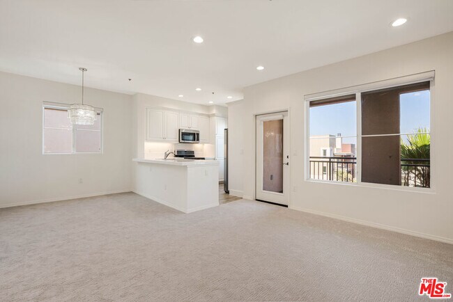 Building Photo - 6020 S Seabluff Dr