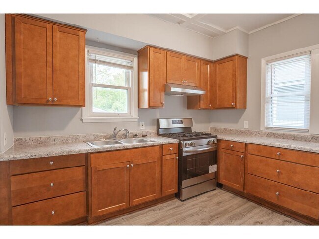 Foto del edificio - 1317 Reaney Ave E