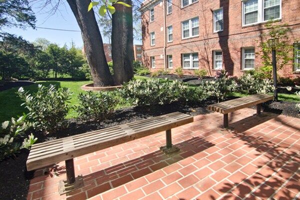 01 Comunidad de apartamentos Manor House en Del Ray, Alexandria, VA - Manor House Apartments