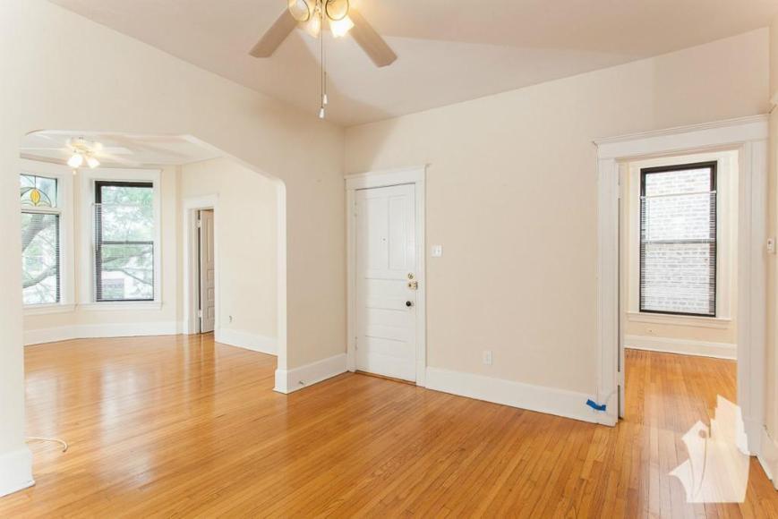 Foto principal - 2 bedroom in Chicago IL 60657