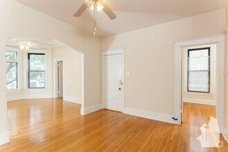 Building Photo - 3525 N Wilton Ave