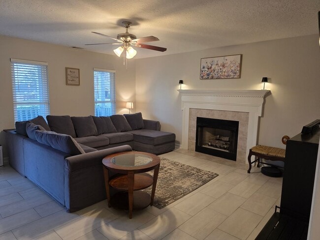 Building Photo - 1318 Maple Leaf Ct