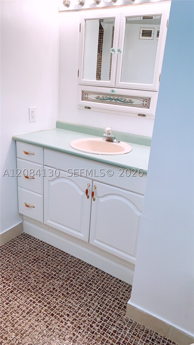 Building Photo - 1351 NE Miami Gardens Dr