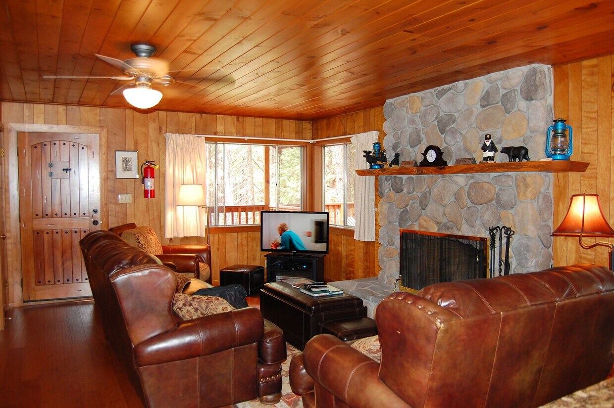 Primary Photo - 2625 N Hoover Way