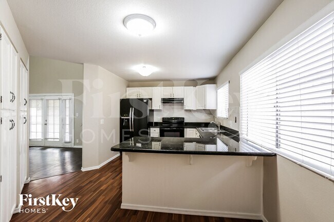 Foto del edificio - 8123 W Shangri La Rd