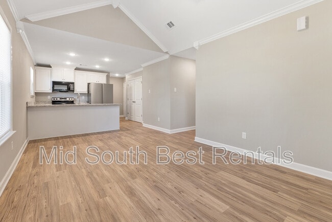 Building Photo - 170 Pike Ave