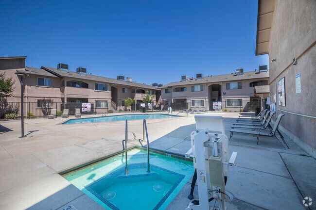 Piscina - Vista Verde Apartments