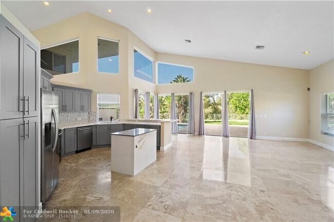 Foto del edificio - 5729 NW 80th Terrace
