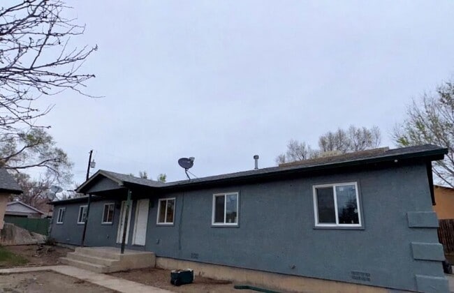 Building Photo - 1019 E River St