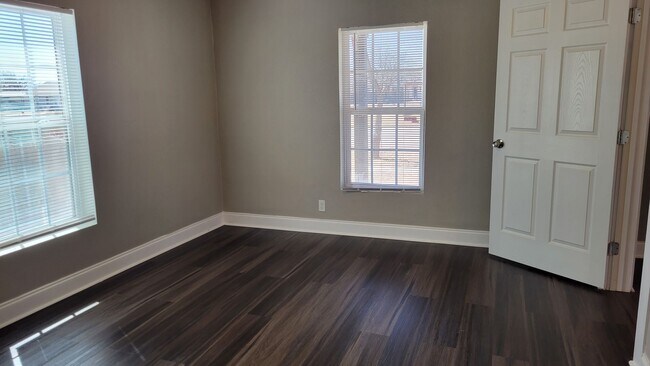 Foto del edificio - Totally Updated 3/1/2 A MUST SEE! Available July 2026