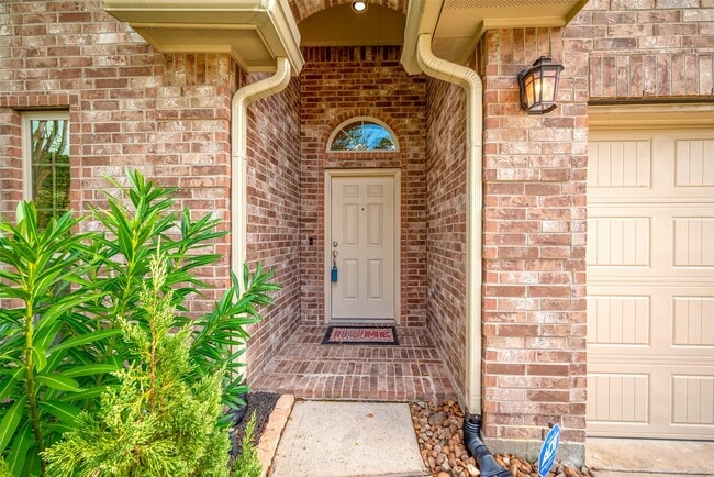 Building Photo - 2431 Garden Falls Dr