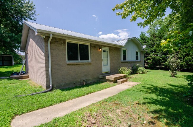 Foto del edificio - 7109 Hall Ln