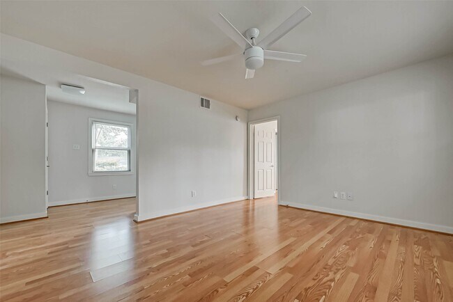 Foto del edificio - 218 E 14th St