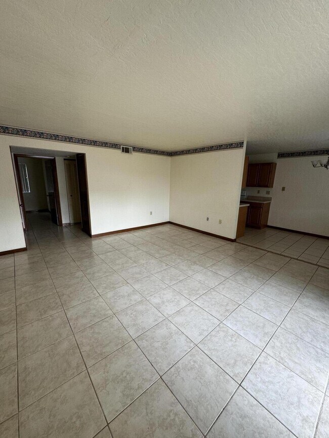 Building Photo - 4313 Tree Ridge Ln NE