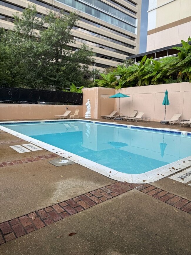 Building Photo - 2 Bedroom 2 Bathroom Condo Available for Rent
