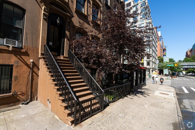Building Photo - 468 W 23rd St