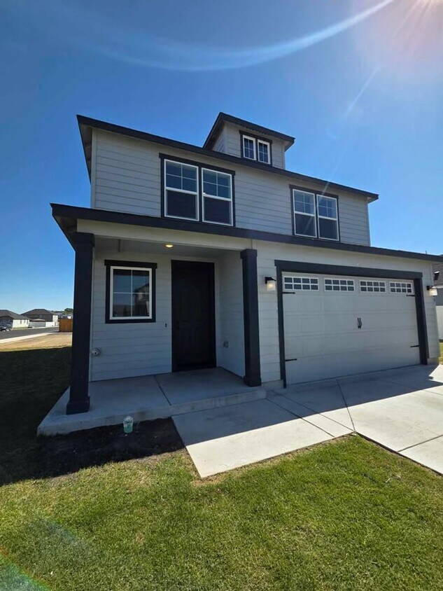Foto principal - Stunning 3 Bedroom Home In Quincy!