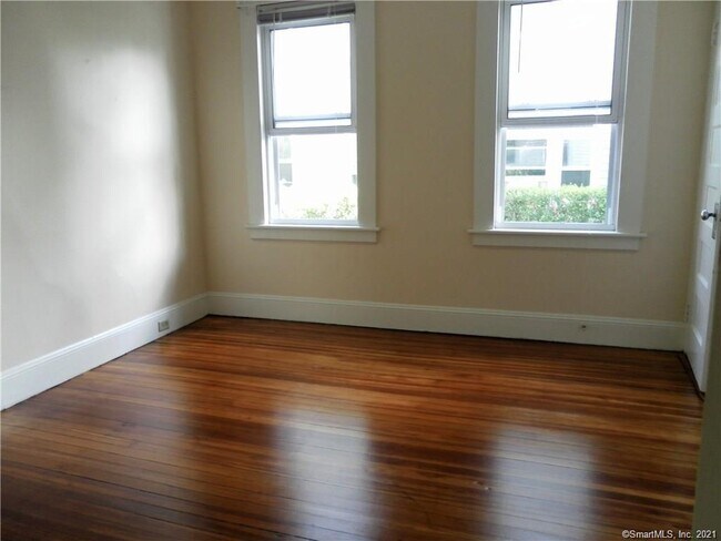 Building Photo - 472 Villa Ave