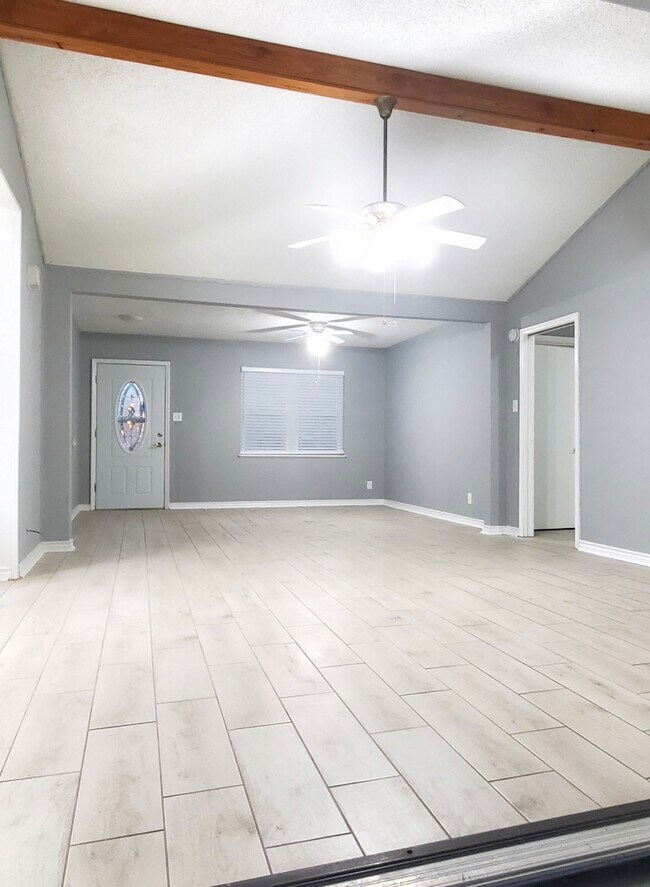 Foto del edificio - 8620 Chateau Cir