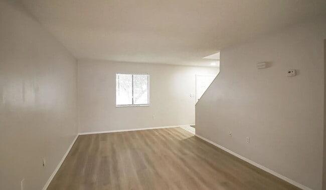 Building Photo - 219 Debora Ct