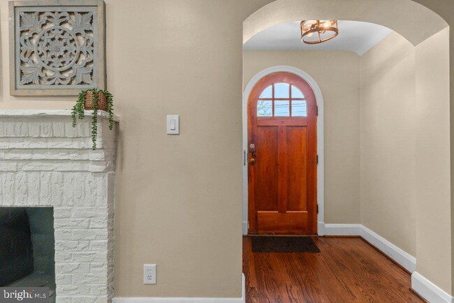 Building Photo - 3027 Lavender Ave