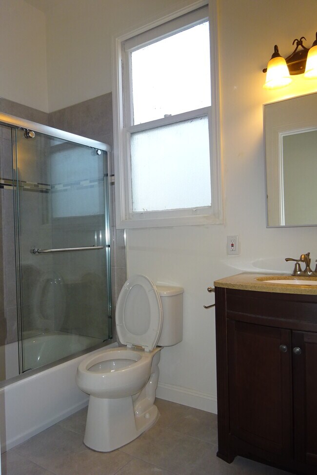 Building Photo - 785 Treat Ave