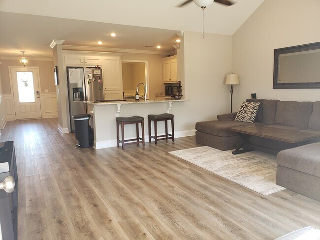 Foto del edificio - 2118 Eureka Way