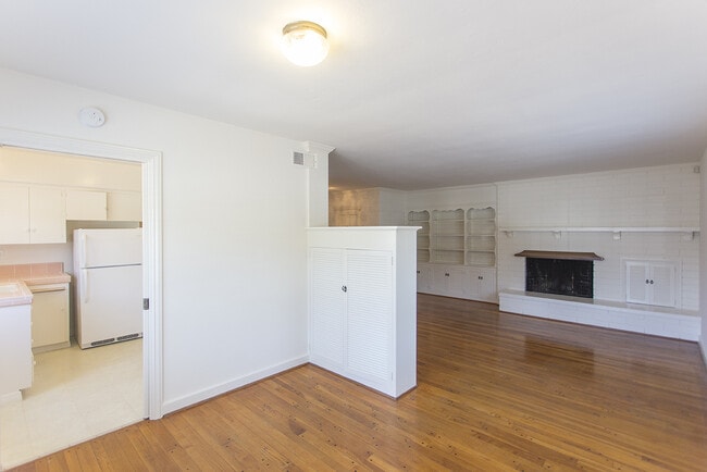 Building Photo - Downstairs 2BD/1BA in La Jolla Shores with...