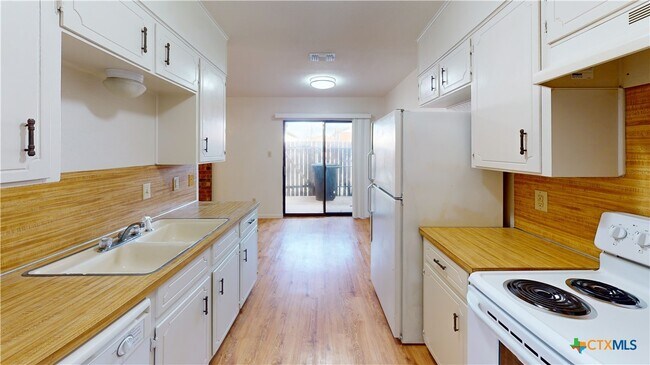 Foto del edificio - 3705 Hereford Ln