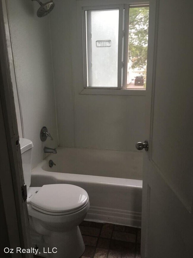 Foto del edificio - 1263 Crestwood Rd