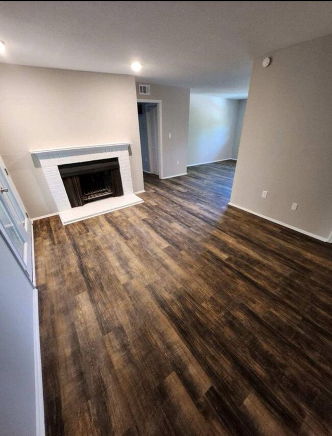 Building Photo - 1100 Skyland Dr