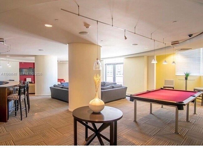 Foto del edificio - 9066 SW 73rd Ct