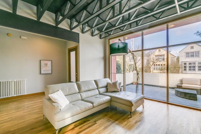 Foto del edificio - 4211 Purdue St