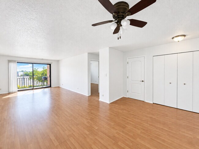 Foto del edificio - 601 W Huntington Commons Rd
