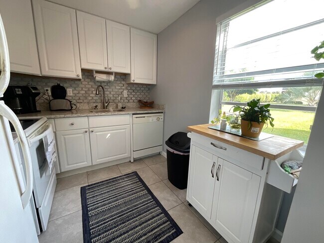 Foto del edificio - 118 Normandy Ln