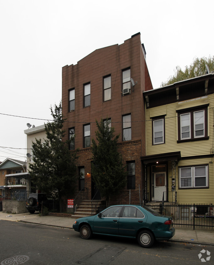 Foto del edificio - 244 Webster Ave