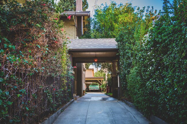 Driveway - 1845 N Wilton Pl