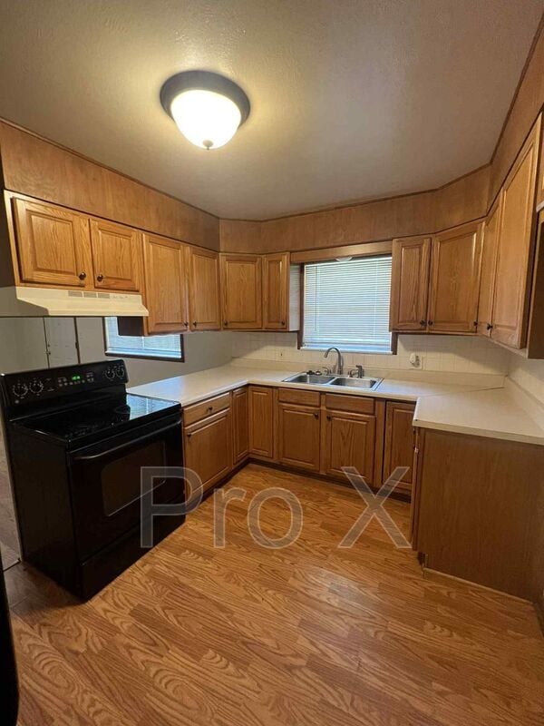 Building Photo - 601-607 Meadowmere
