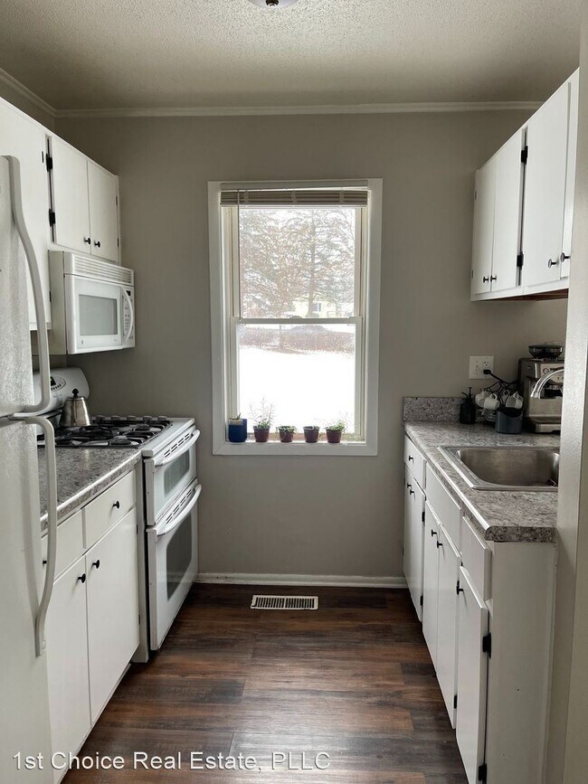 Building Photo - 2 br, 1 bath House - 308 W Vermontville Hwy